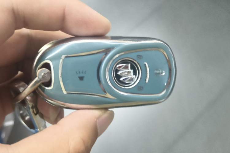Used Buick Verano 2023 Pro GS Hunter Wind Edition Vehicle Key