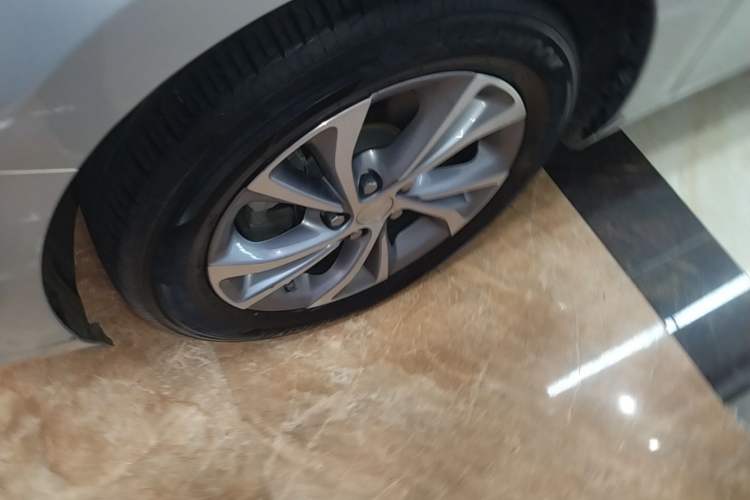 Used Buick Verano 2023 Pro Enjoyment Edition Left Front Wheel Hub