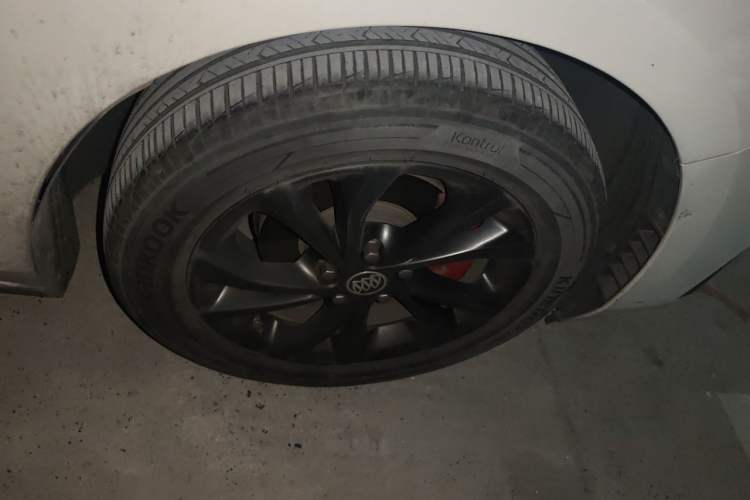 Used Buick Verano 2023 Pro GS Hunter Wind Edition Right Front Wheel Hub