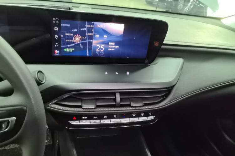 Used Buick Verano 2023 Pro Enjoyment Edition Audio And AC Panel