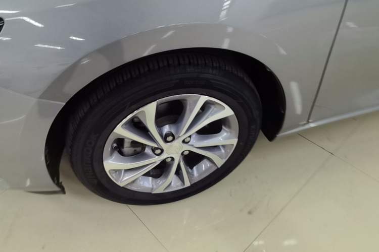Used Buick Verano 2023 Pro Enjoyment Edition Left Front Wheel Hub