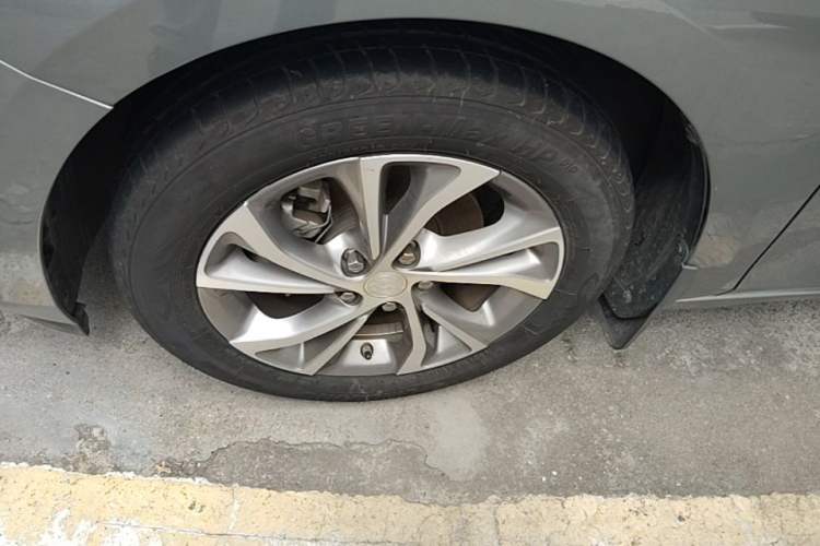 Used Buick Verano 2023 Pro Enjoyment Edition Left Front Wheel Hub