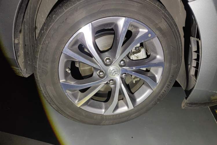 Used Buick Verano 2023 Pro Enjoyment Edition Right Front Wheel Hub