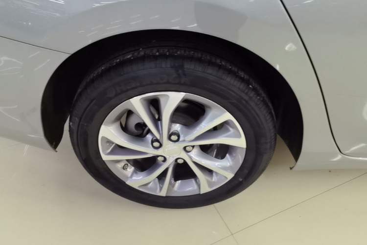 Used Buick Verano 2023 Pro Enjoyment Edition Right Rear Wheel Hub