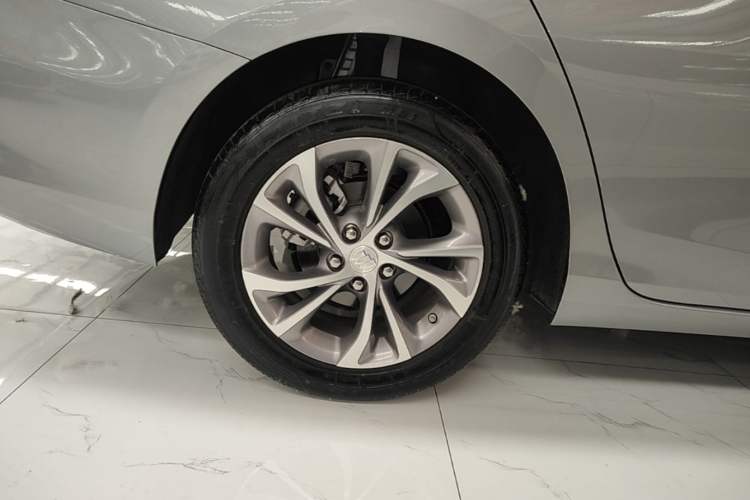 Used Buick Verano 2023 Pro Enjoyment Edition Right Rear Wheel Hub