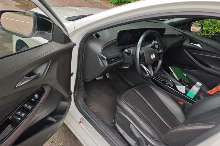 Used Buick Verano 2023 Pro GS Hunter Wind Edition Driver Seat