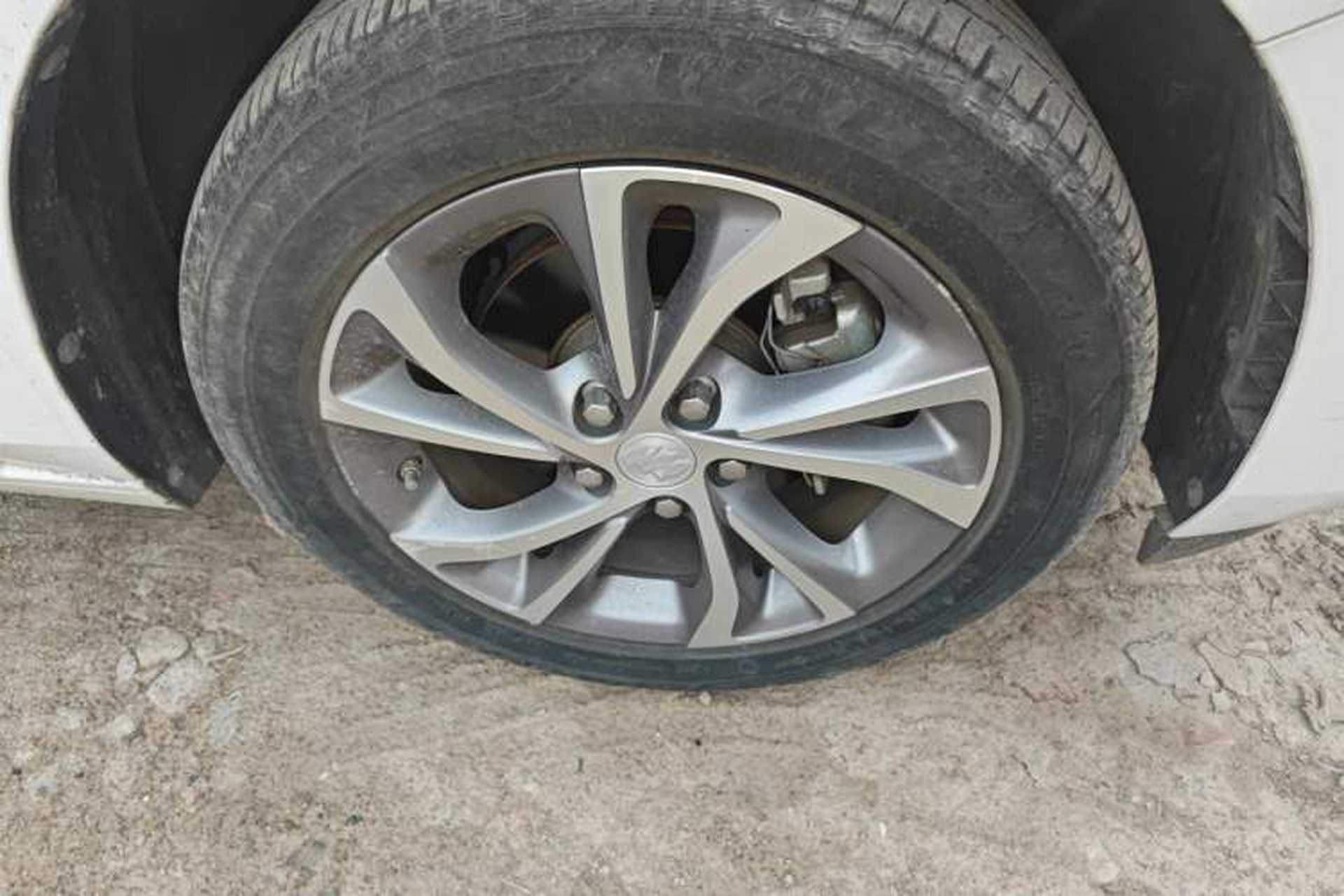 Used Buick Verano 2023 Pro Enjoyment Edition Right Front Wheel Hub