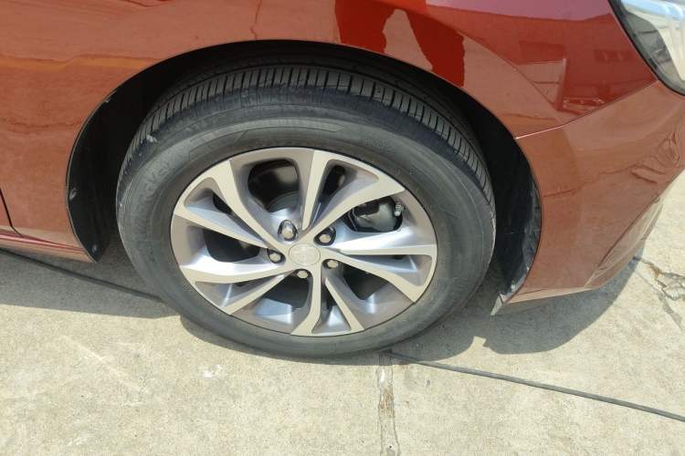 Used Buick Verano 2023 Pro Enjoyment Edition Right Front Wheel Hub