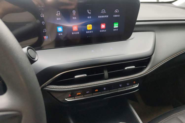 Used Buick Verano 2023 Pro Enjoyment Edition Audio And AC Panel