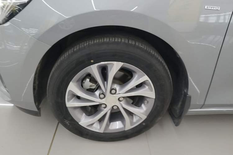 Used Buick Verano 2023 Pro Enjoyment Edition Left Front Wheel Hub