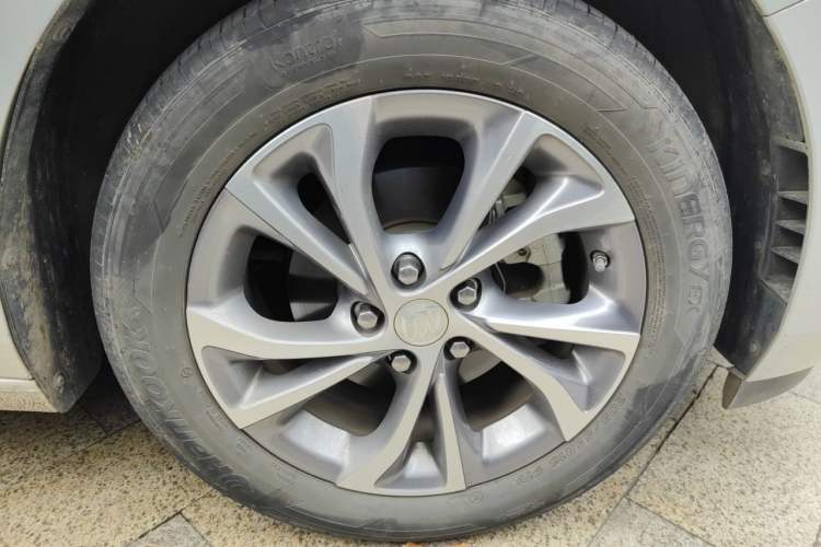 Used Buick Verano 2023 Pro Enjoyment Edition Right Front Wheel Hub