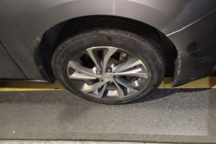 Used Buick Verano 2023 Pro Enjoyment Edition Right Front Wheel Hub