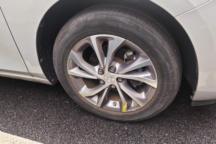 Used Buick Verano 2023 Pro Enjoyment Edition Right Front Wheel Hub