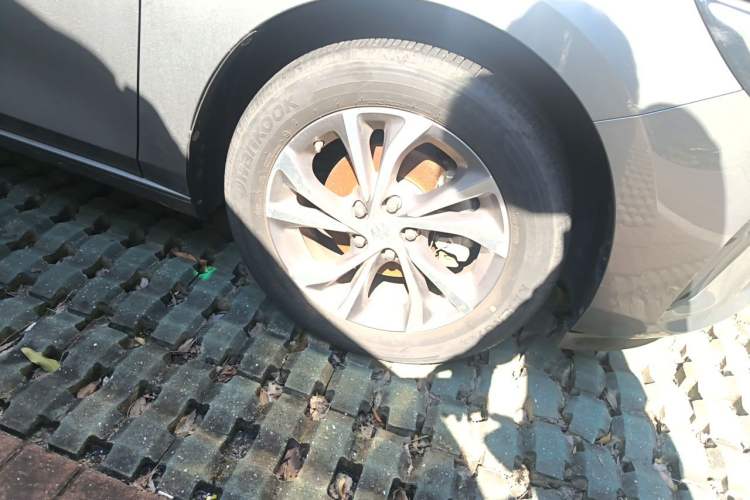 Used Buick Verano 2023 Pro Enjoyment Edition Right Front Wheel Hub