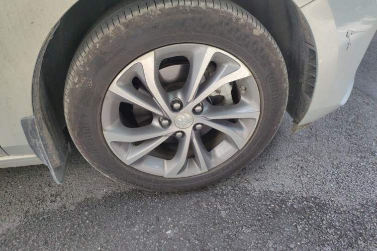Used Buick Verano 2023 Pro Enjoyment Edition Right Front Wheel Hub