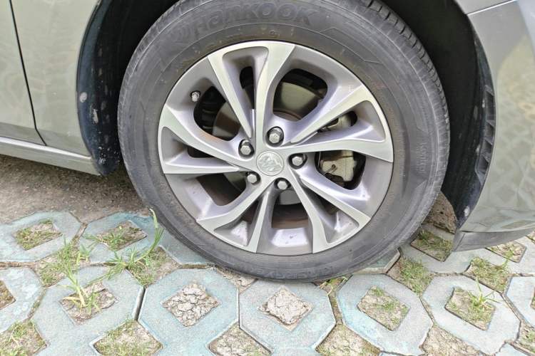 Used Buick Verano 2023 Pro Enjoyment Edition Right Front Wheel Hub