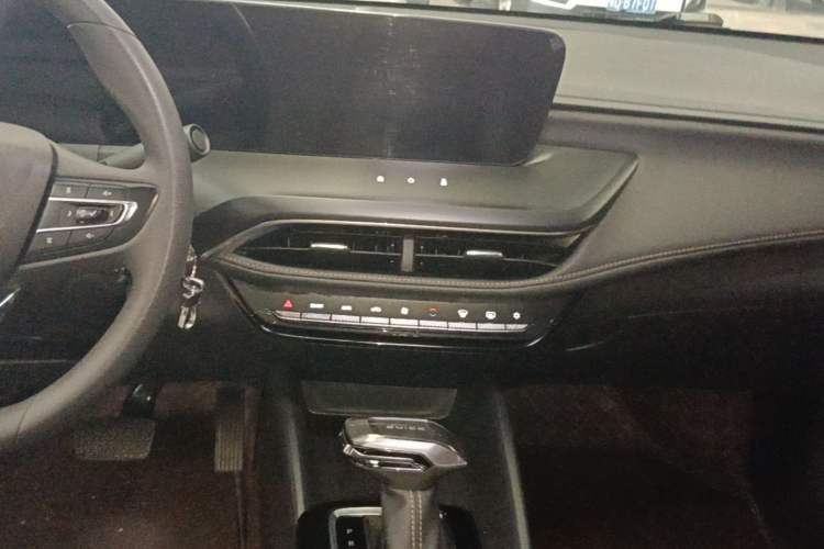 Used Buick Verano 2023 Pro Enjoyment Edition Audio And AC Panel