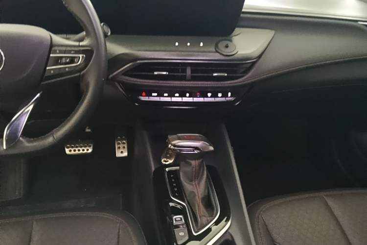 Used Buick Verano 2023 Pro GS Hunter Wind Edition Audio And AC Panel