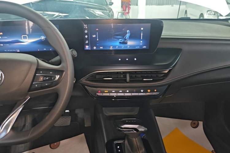 Used Buick Verano 2023 Pro Enjoyment Edition Audio And AC Panel