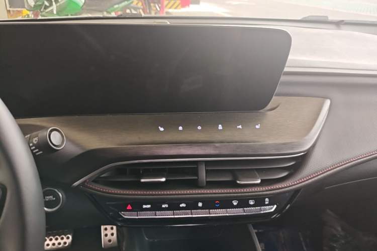 Used Buick Verano 2023 Pro GS Swift Edition Audio And AC Panel