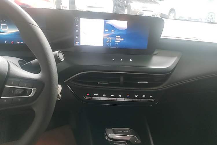 Used Buick Verano 2023 Pro Enjoyment Edition Audio And AC Panel