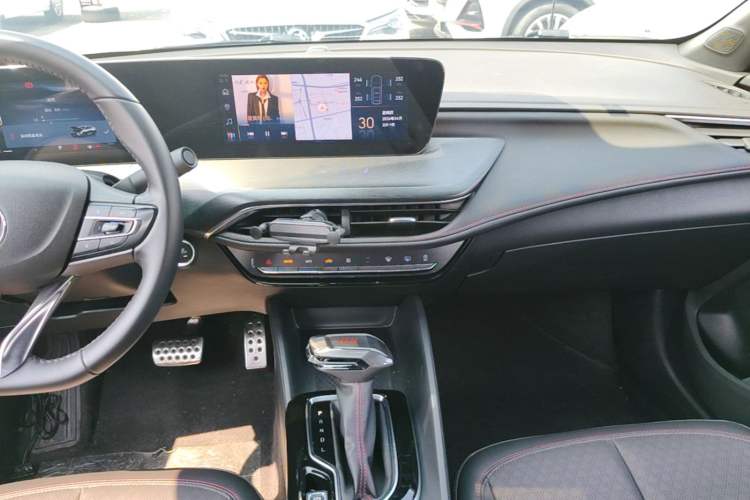Used Buick Verano 2023 Pro GS Hunter Wind Edition Audio And AC Panel
