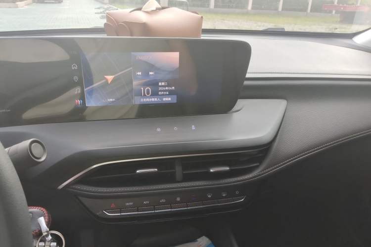 Used Buick Verano 2023 Pro Enjoyment Edition Audio And AC Panel