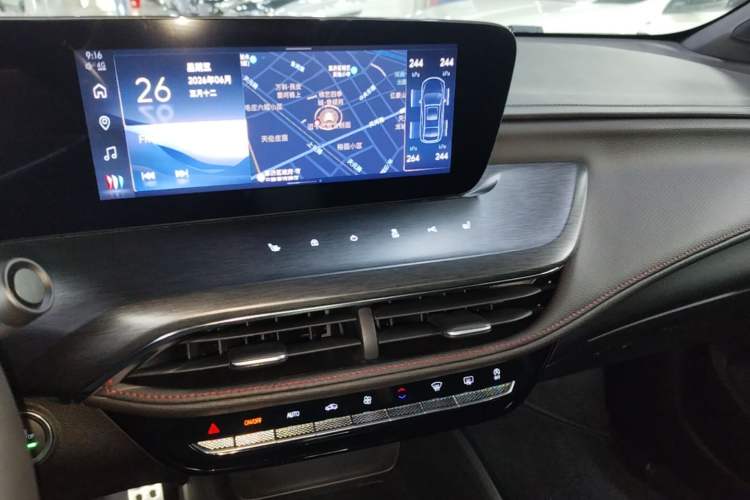 Used Buick Verano 2023 Pro GS Swift Edition Audio And AC Panel