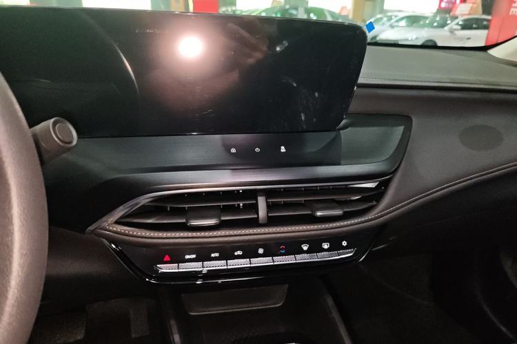 Used Buick Verano 2023 Pro Enjoyment Edition Audio And AC Panel