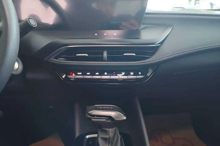Used Buick Verano 2023 Pro Enjoyment Edition Audio And AC Panel