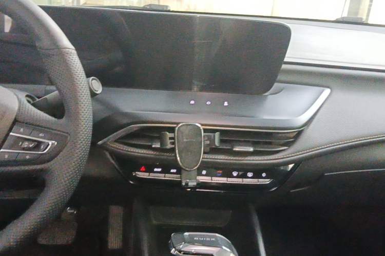 Used Buick Verano 2023 Pro Enjoyment Edition Audio And AC Panel