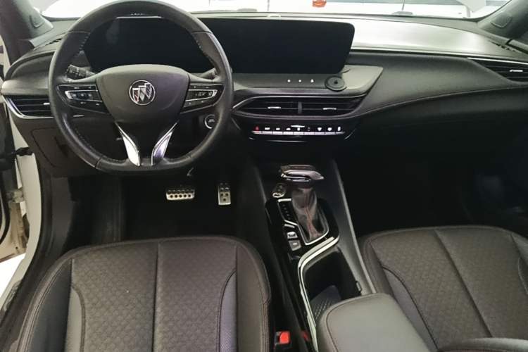 Used Buick Verano 2023 Pro GS Hunter Wind Edition Center Console