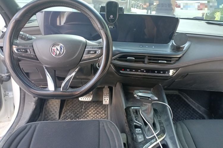 Used Buick Verano 2023 Pro GS Hunter Wind Edition Center Console
