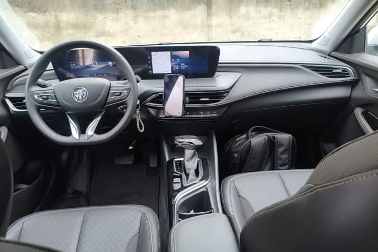 Used Buick Verano 2023 Pro Enjoyment Edition Center Console