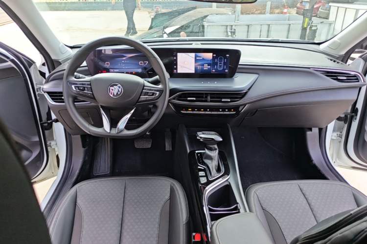 Used Buick Verano 2023 Pro Enjoyment Edition Center Console