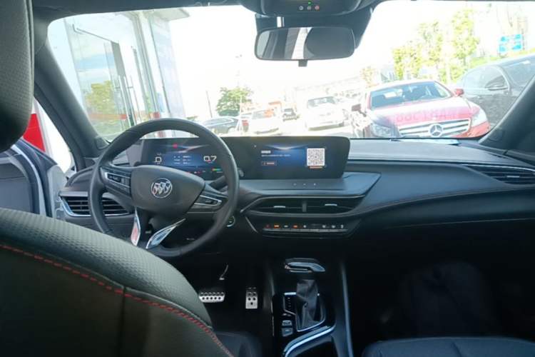 Used Buick Verano 2023 Pro GS Hunter Wind Edition Center Console