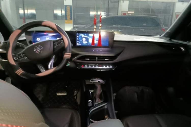 Used Buick Verano 2023 Pro GS Hunter Wind Edition Center Console