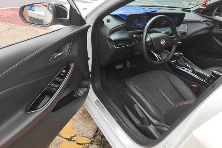 Used Buick Verano 2023 Pro GS Hunter Wind Edition Driver Seat