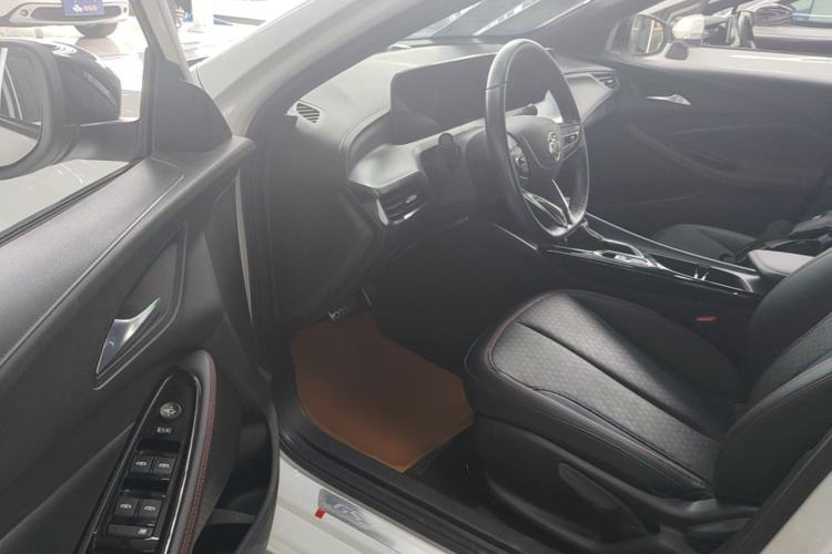 Used Buick Verano 2023 Pro GS Hunter Wind Edition Driver Seat