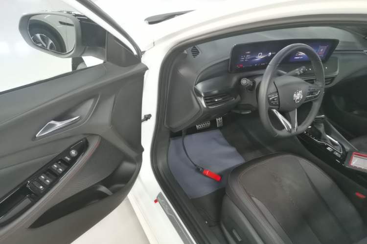 Used Buick Verano 2023 Pro GS Swift Edition Driver Seat