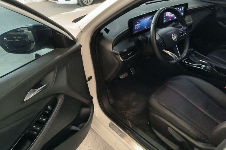 Used Buick Verano 2023 Pro GS Hunter Wind Edition Driver Seat