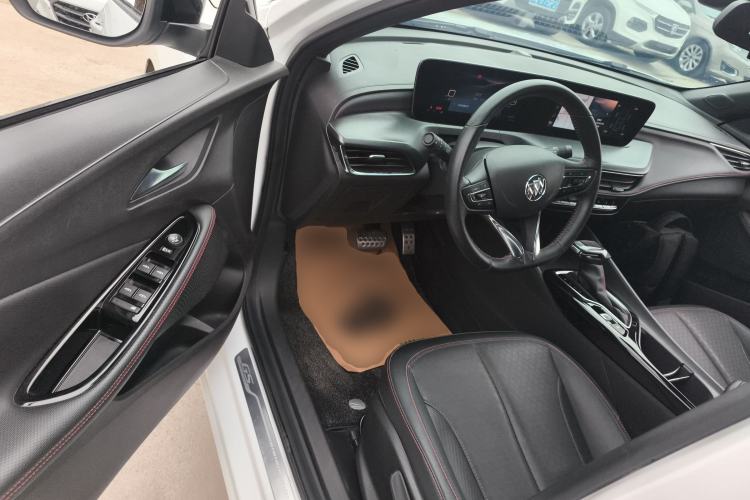 Used Buick Verano 2023 Pro GS Hunter Wind Edition Driver Seat