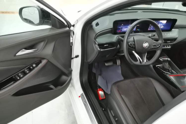 Used Buick Verano 2023 Pro GS Swift Edition Driver Seat