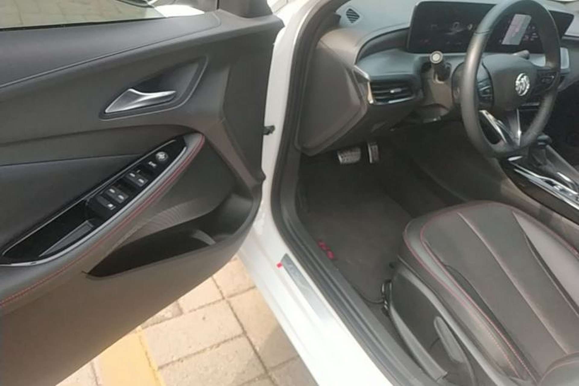 Used Buick Verano 2023 Pro GS Hunter Wind Edition Driver Seat