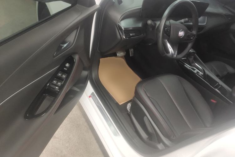 Used Buick Verano 2023 Pro GS Hunter Wind Edition Driver Seat