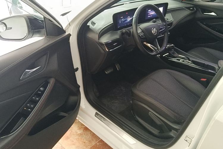 Used Buick Verano 2023 Pro GS Hunter Wind Edition Driver Seat
