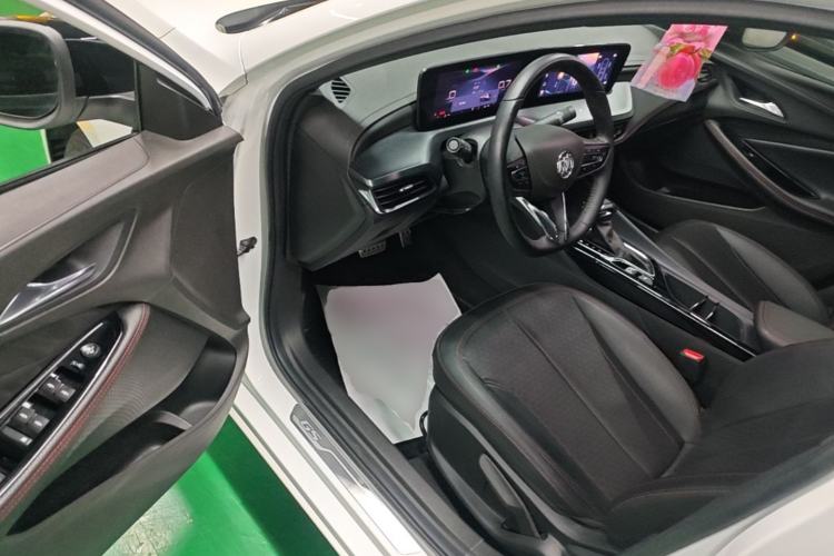 Used Buick Verano 2023 Pro GS Hunter Wind Edition Driver Seat