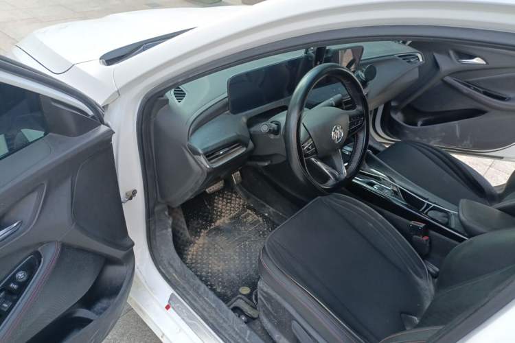Used Buick Verano 2023 Pro GS Hunter Wind Edition Driver Seat