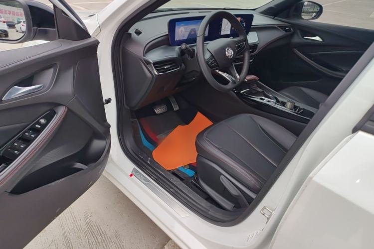 Used Buick Verano 2023 Pro GS Hunter Wind Edition Driver Seat