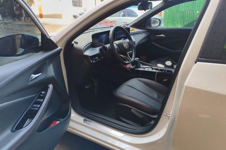 Used Buick Verano 2023 Pro GS Hunter Wind Edition Driver Seat